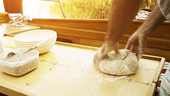 准备质朴的黑面包，制作酵