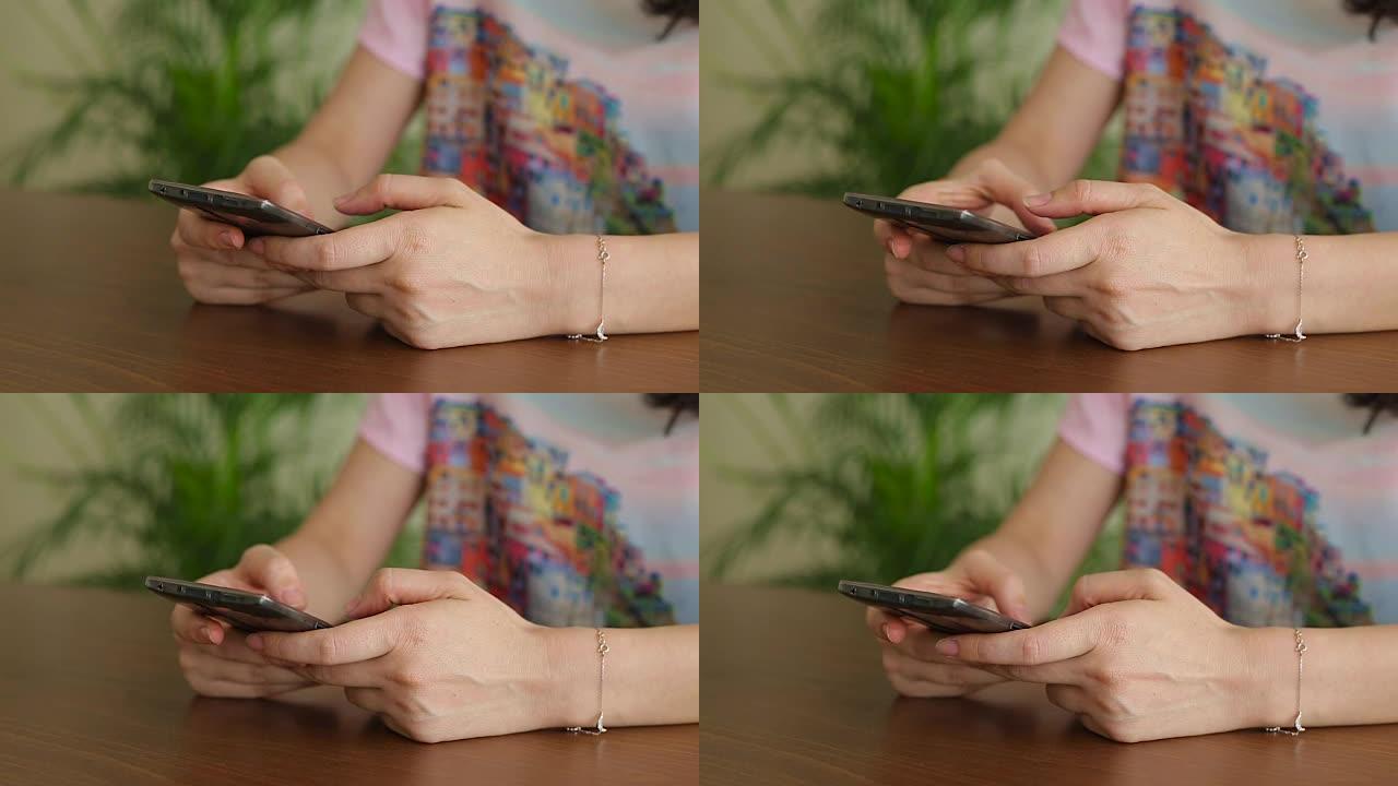 女人手机玩刷抖音看短视频网络交友