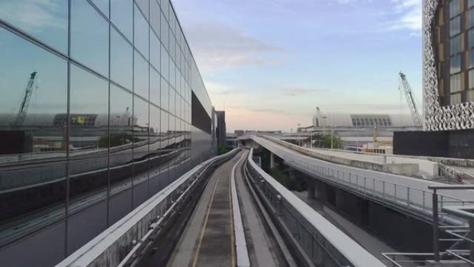 新加坡机场无人驾驶列车视图