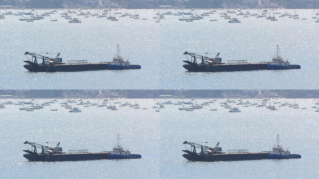 拖网渔船驶入公海波光粼粼大海海洋海上捕捞