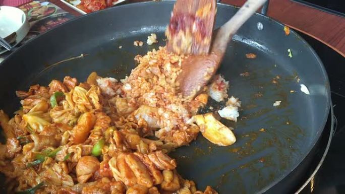 高清：烹饪Dak Galbi