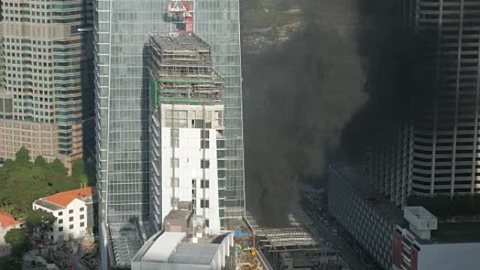 高层建筑冒出浓烟写字楼期货在建工地失火浓