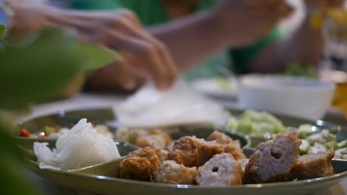 越南食品被称为 “Nam Neung”