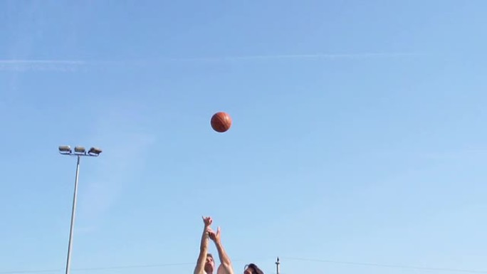 高清: 篮球运动员表演跳投和盖帽的Slo-Mo视频