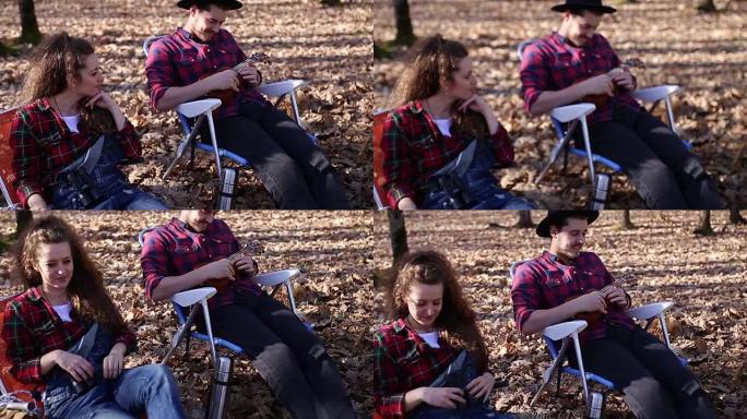 快乐的情侣在autmn享受大自然