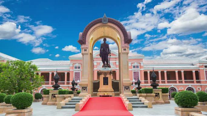 泰国拉玛国王雕像