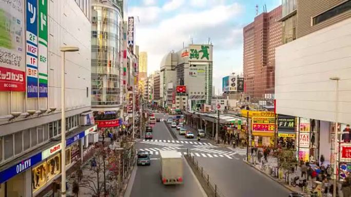 4k延时: 新宿站东京日落时分行人拥挤