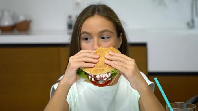 吃芝士汉堡的少女吃芝士汉堡的少女