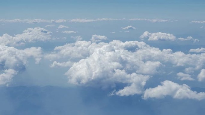 泰国飞机的云、河、山鸟瞰图