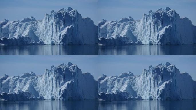 格陵兰鲸鱼前方冰山