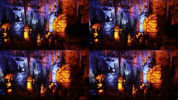 神秘的钟乳石洞穴
