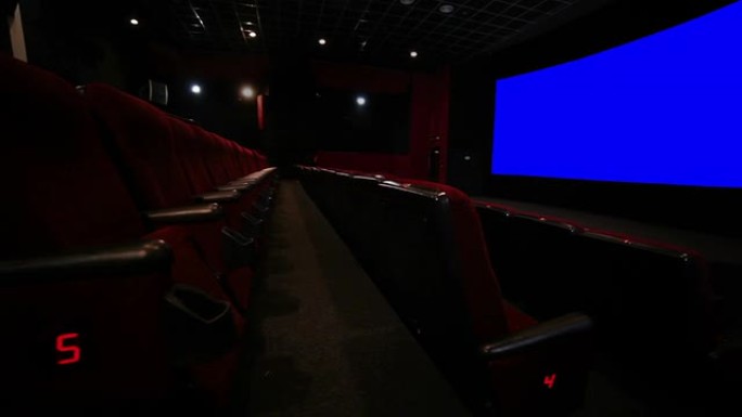 空荡荡的红色电影院大厅