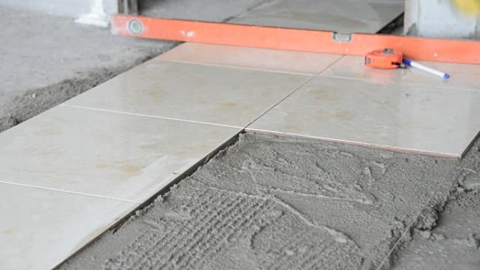 安装瓷砖地板