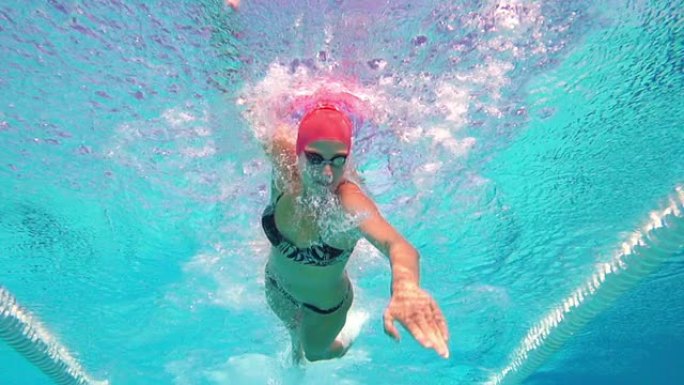 高清超级慢镜头：女子游泳前爬行的水下镜头