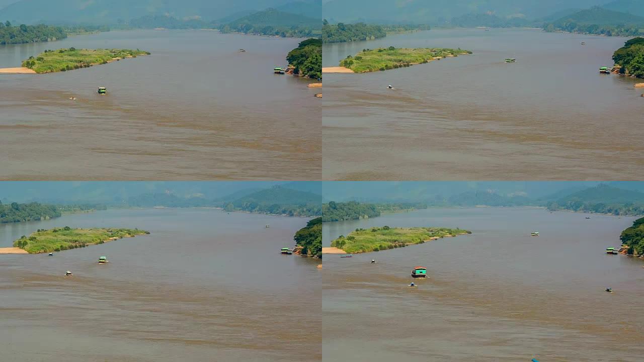 金三角地区位于湄公河，与三个国家接壤-泰国，缅甸和老挝。时间流逝