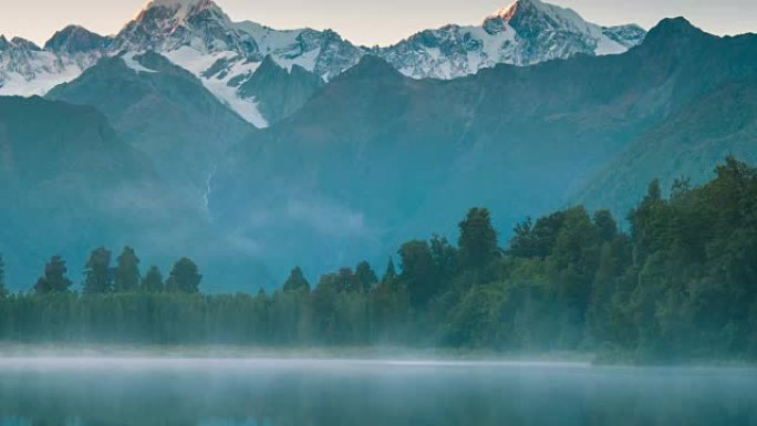 新西兰马西森湖福克斯冰川镇南部阿尔卑斯山山谷美丽的风景