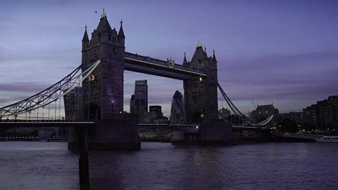 伦敦塔桥夜间的T/L