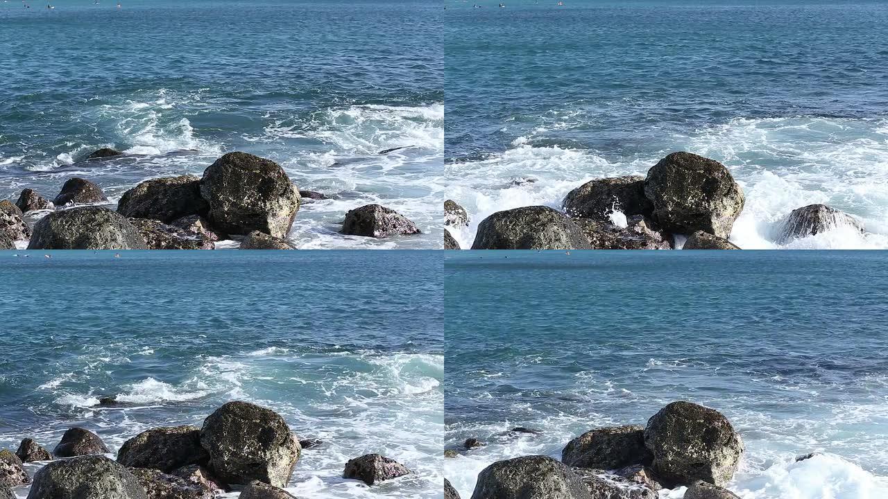 海浪拍打着岩石海边礁石
