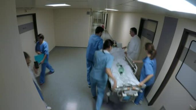 POV医疗队将一名年轻男性患者推上担架