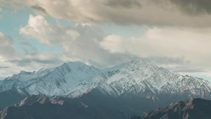 延时雪山山脉雄伟壮观风云变幻大气震撼