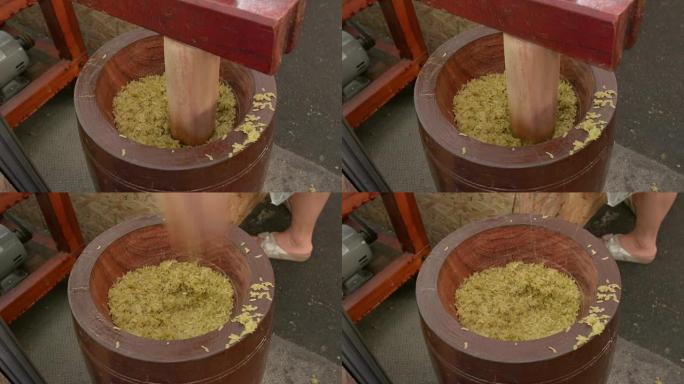 用木浆捣碎绿色大米