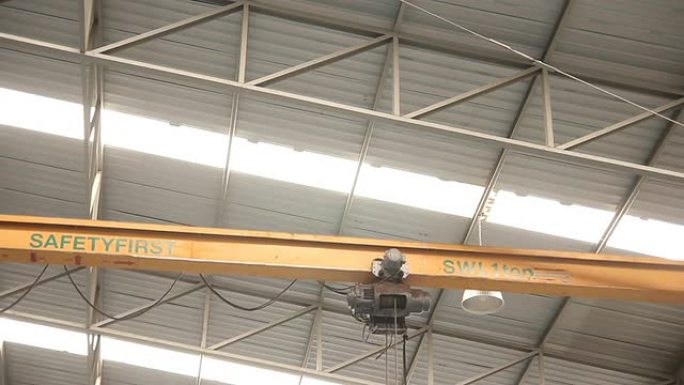 HD：天花板上的起重机吊装