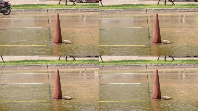 洪水车市街道暴雨过后水漫街