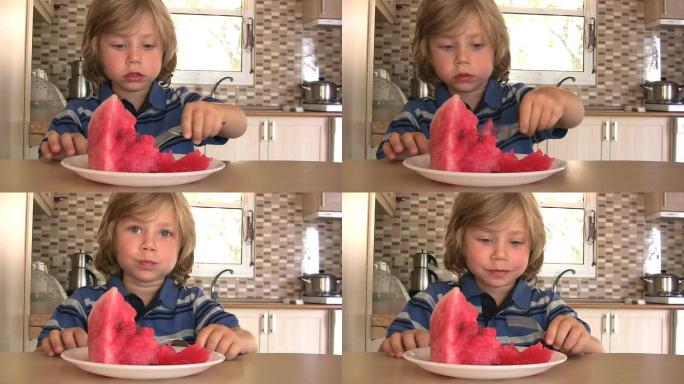 吃西瓜的男孩吃西瓜的男孩