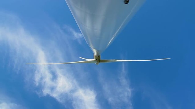 风力涡轮机正前方视图。