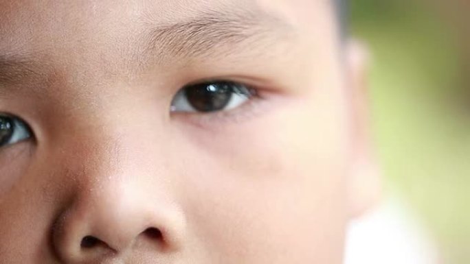 亚洲男孩的面孔孩子的眼睛特写孩子特写