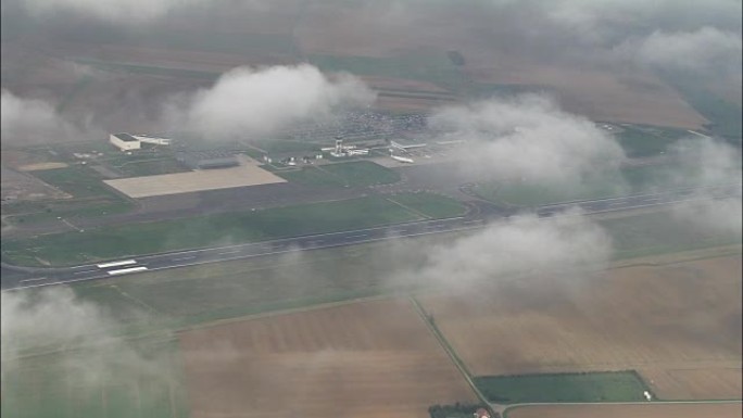 在梅斯-南锡-洛林机场上空通过-鸟瞰图-洛林，摩泽尔省，梅斯-康帕涅区，法国