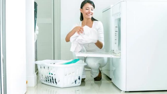 洗衣服的女人清洁脏衣服白色