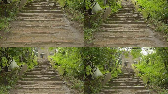 平移: 通往古老古老寺庙的梯子