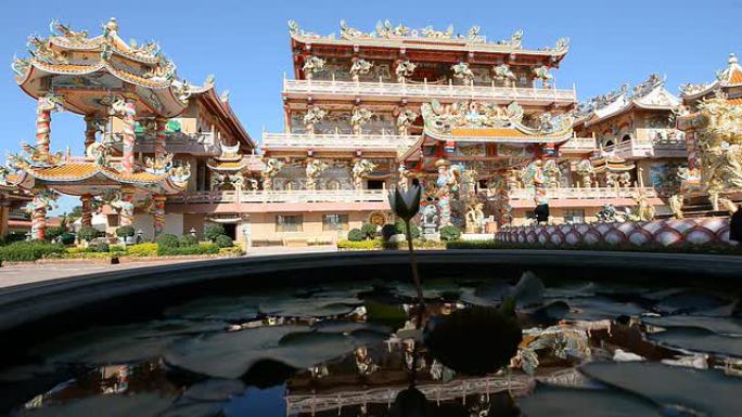 泰国春武里，中国神社的纳迦雕像