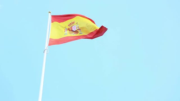 高清：西班牙国旗在风中飘扬
