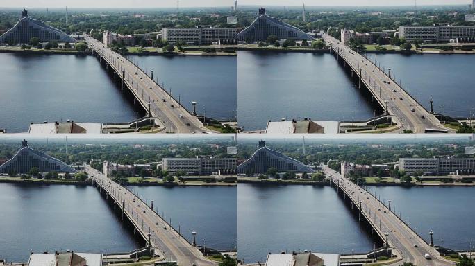 桥上的交通航拍大桥上的车流城市风光城市建