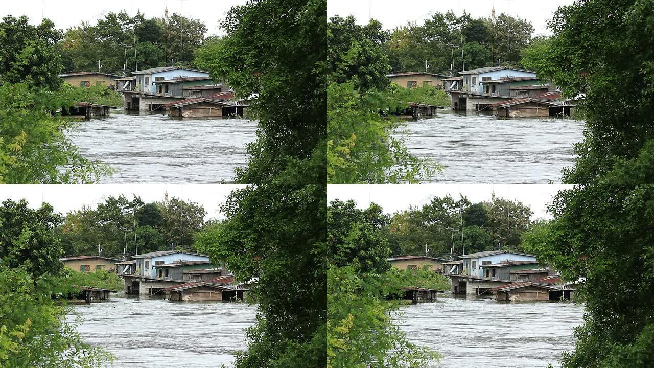 房屋侧河流被淹