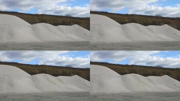 玻璃工厂。风吹过会移动沙粒。