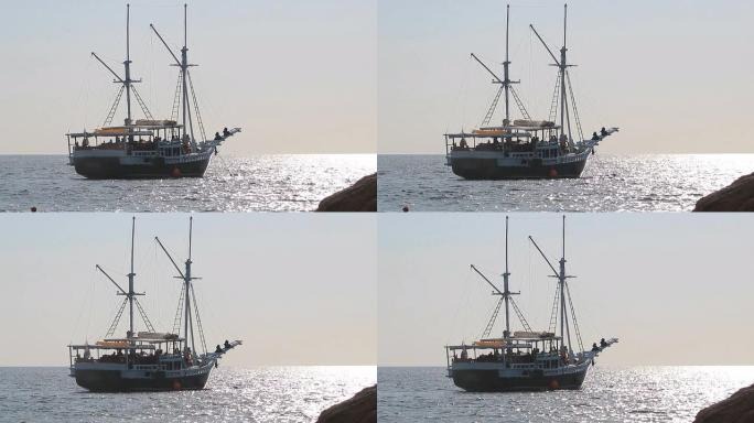 拖网渔船驶入公海海平面海水反光捕捞业