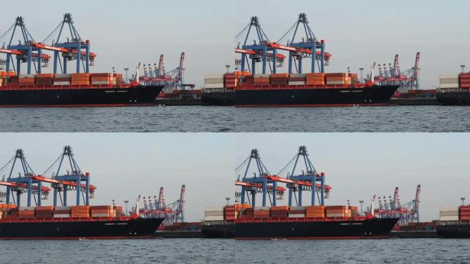 汉堡港，配有起重机和货船