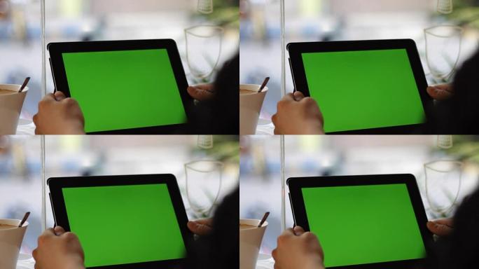 空白绿色屏幕平板电脑用手滑动特写