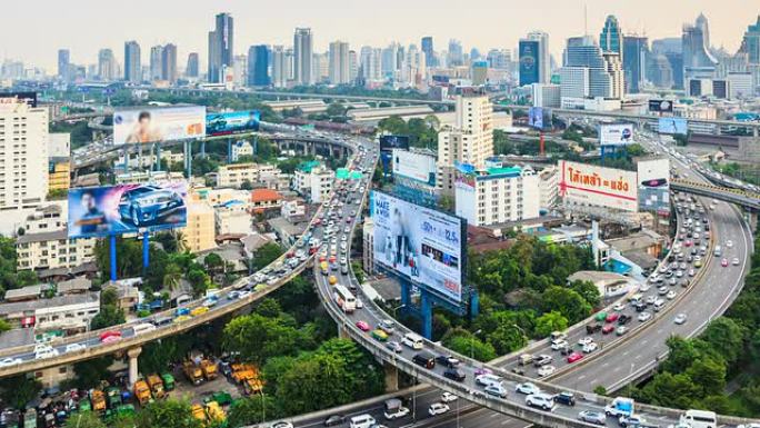 高清延时，汽车在收费高速公路上行驶