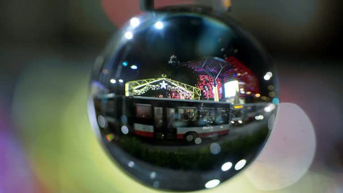 水晶球，反射新加坡乌节路