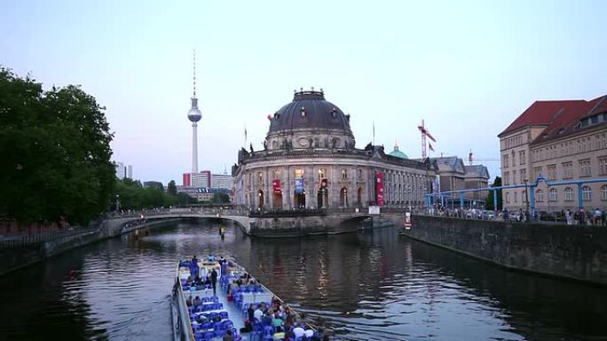 施普雷河上的船只，柏林的Bodemuseum