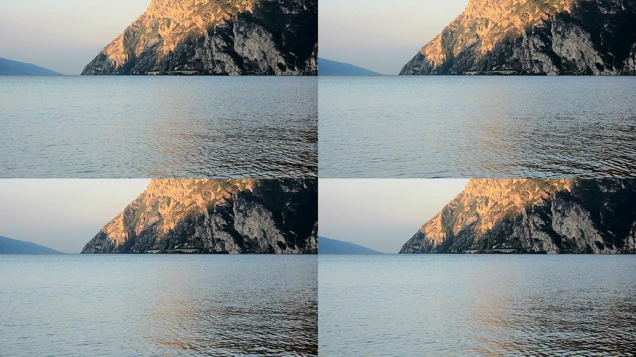 加尔达湖畔的早晨地质地貌石头裸露光秃的山