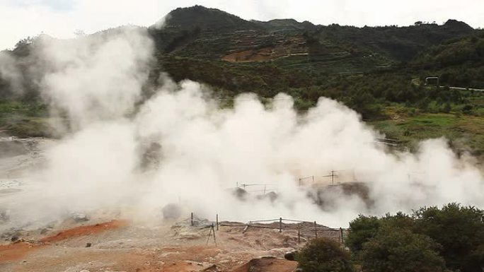 印尼泥浆间歇泉印尼泥浆间歇泉火山