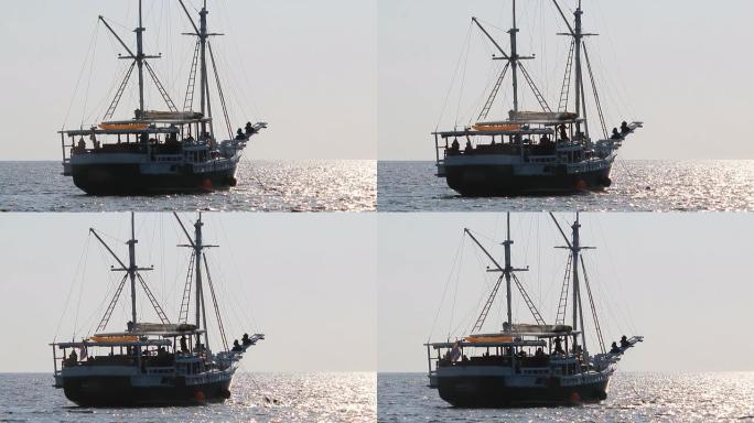 拖网渔船驶入公海渔船抛网渔船捕鱼渔船停靠