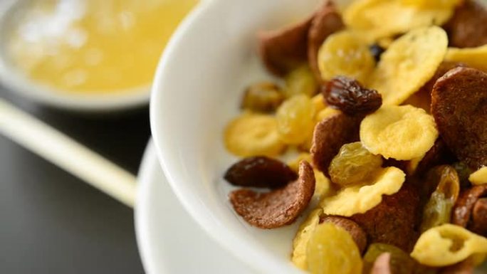 脆皮谷物，许多人更喜欢吃健康的早餐。