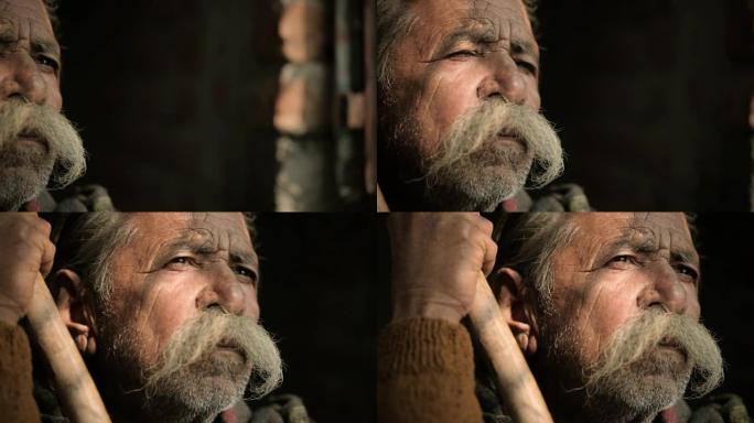 大胡子手持竹签的老人肖像。