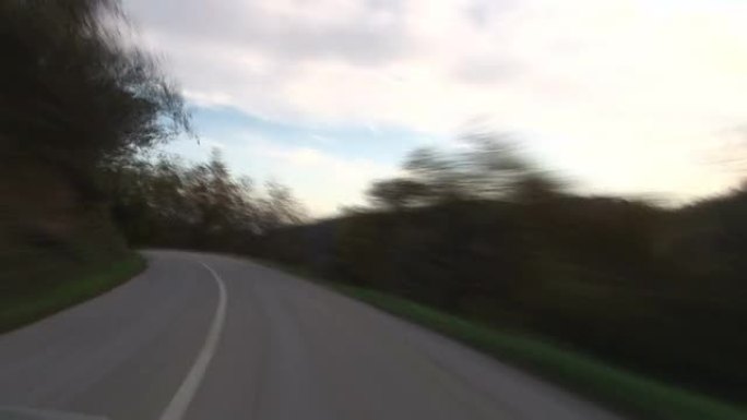 HD TIME-LAPSE：自杀式汽车下坡行驶